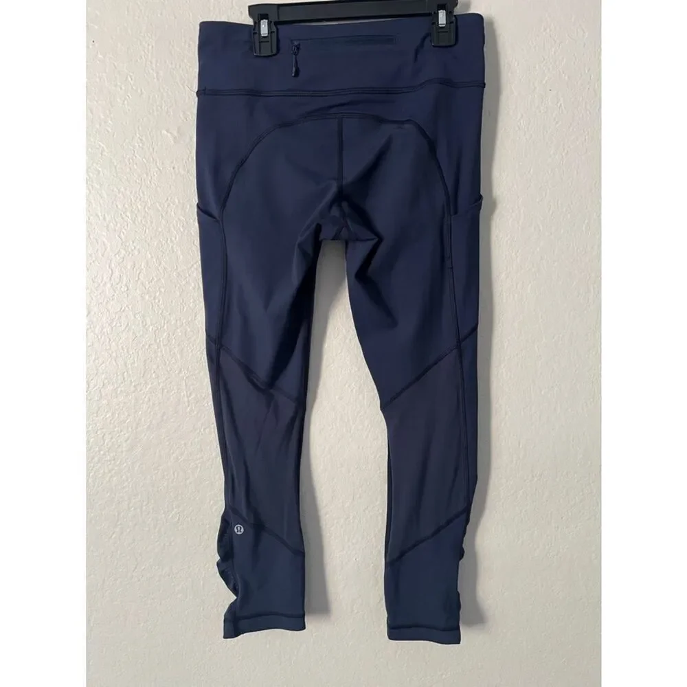 Like New! Lululemon Athletica Navy Leggings in Size 6
